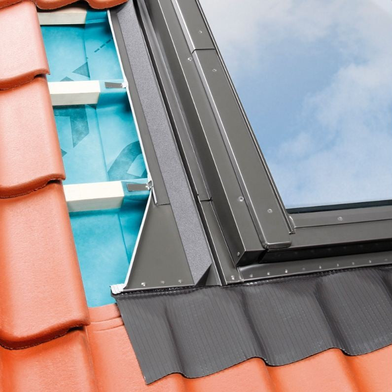 Ääriseplekk soojustusraamiga FAKRO EHV-AT Thermo RAL 7016